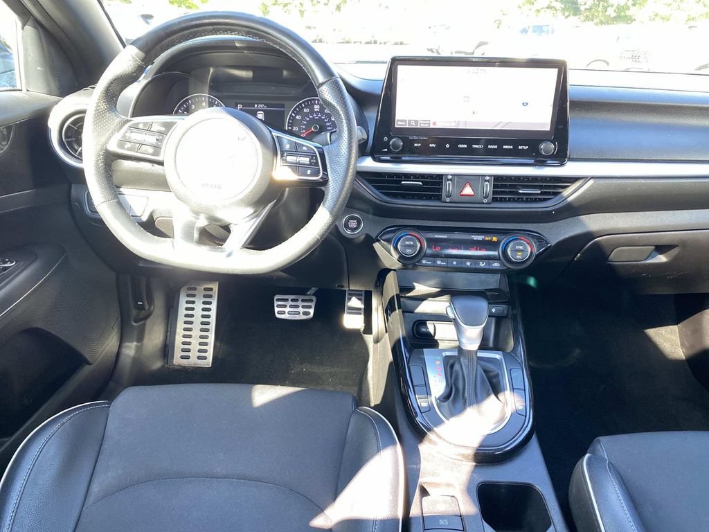 Used 2023 Kia Forte GT-Line w/ GT-Line Premium Package FWD image 11