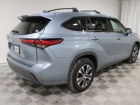 Used 2022 Toyota Highlander XLE image 30