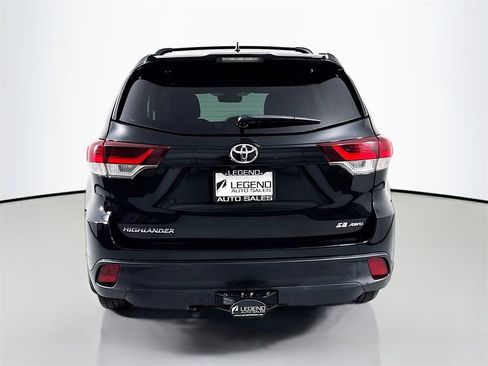 Used 2019 Toyota Highlander SE image 7