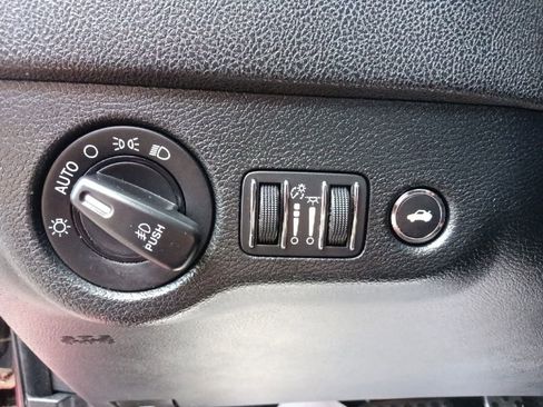 Used 2018 Dodge Charger R/T RWD image 19