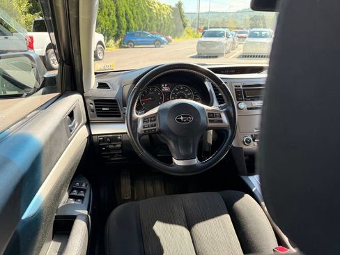 Used 2013 Subaru Outback 2.5i Premium w/ All-Weather Pkg AWD/4WD image 16