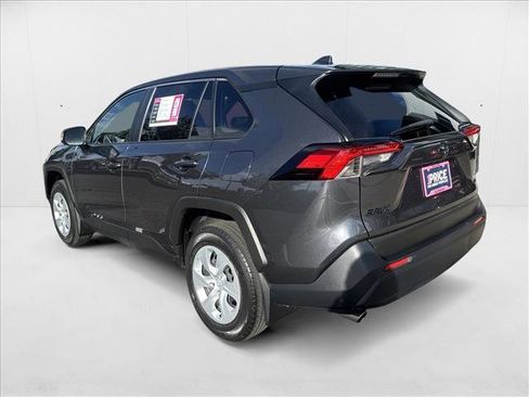 Used 2022 Toyota RAV4 LE image 4