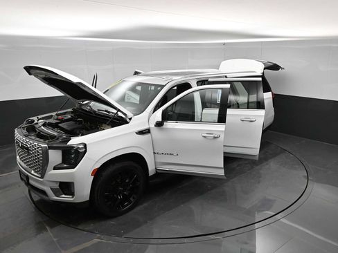 Used 2022 GMC Yukon XL Denali AWD/4WD image 42