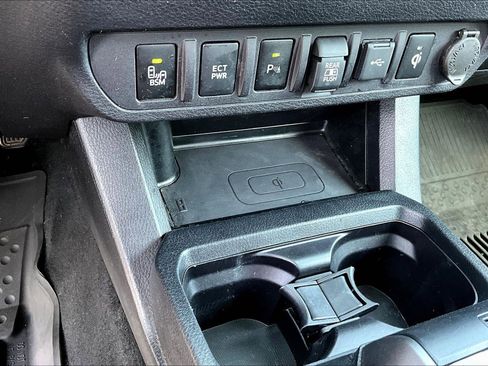 Used 2020 Toyota Tacoma TRD Sport w/ Technology Package image 15