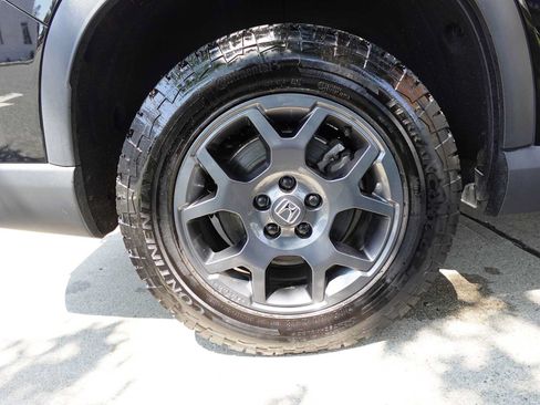 Used 2025 Honda Pilot TrailSport image 9