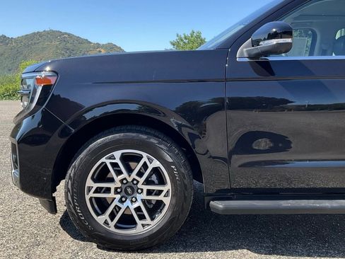 Used 2025 Ford Expedition Max Active AWD/4WD image 10