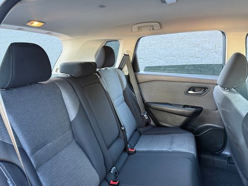 Used 2023 Nissan Rogue SV image 18