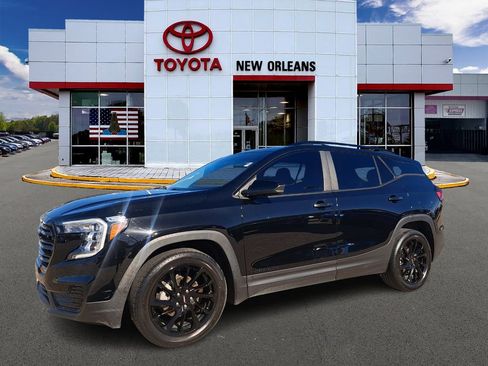 Used 2023 GMC Terrain SLE w/ Driver Convenience Package image 1