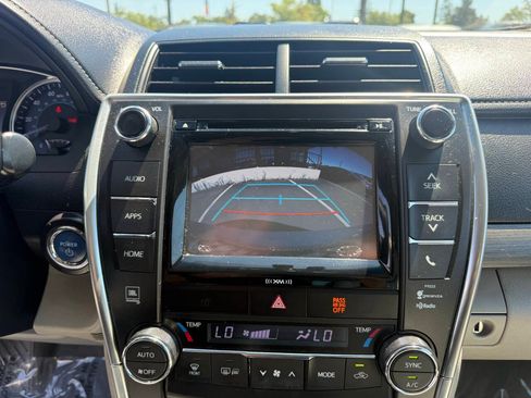 Used 2017 Toyota Camry XLE w/ Moonroof Package FWD image 19