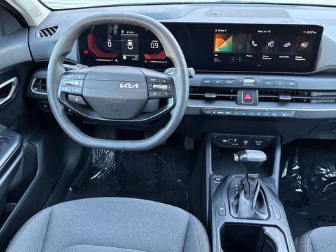 Used 2025 Kia K4 FWD image 33