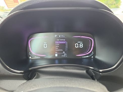 Certified 2025 Kia Soul LX w/ LX Technology Package FWD image 17