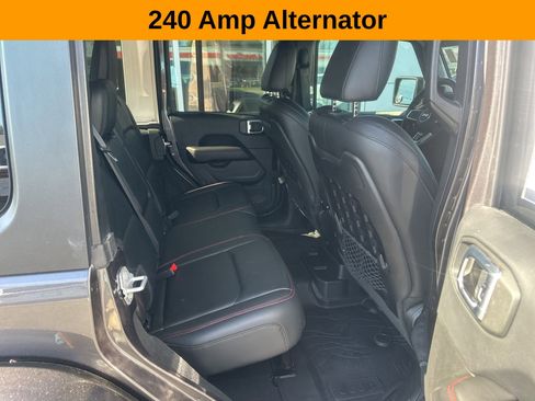 Used 2018 Jeep Wrangler Unlimited Rubicon AWD/4WD image 18