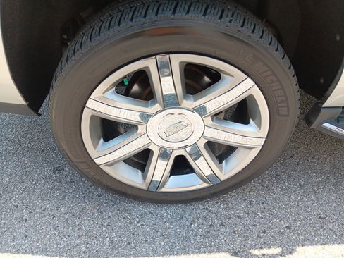Used 2019 Cadillac Escalade Luxury AWD/4WD image 6