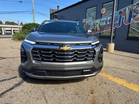 New 2026 Chevrolet Equinox LT w/ Convenience Package II AWD/4WD image 2