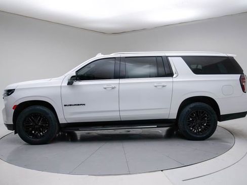 Used 2021 Chevrolet Suburban LT image 2