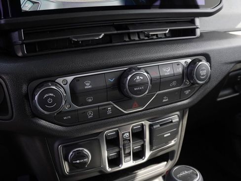New 2026 Jeep Gladiator Sport AWD/4WD image 15