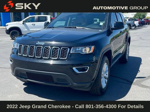 Used 2022 Jeep Grand Cherokee Laredo E w/ Security & Convenience Group image 2