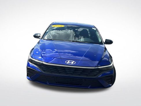 Used 2025 Hyundai Elantra SEL FWD image 2