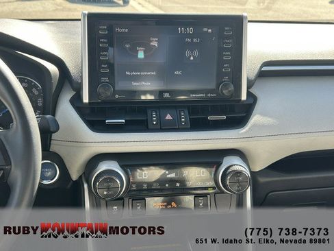 Used 2021 Toyota RAV4 XLE Premium image 16