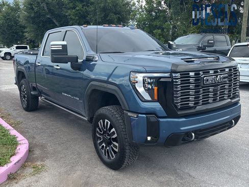 Used 2025 GMC Sierra 2500 Denali Ultimate AWD/4WD image 1