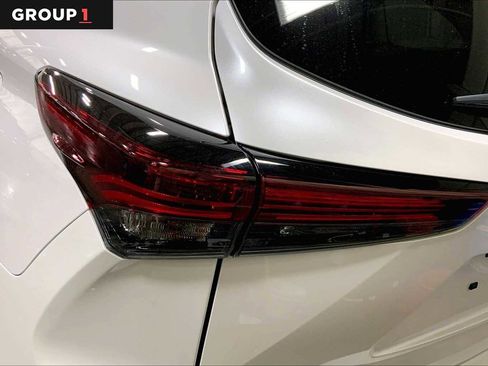 Used 2024 Toyota Highlander XLE image 29