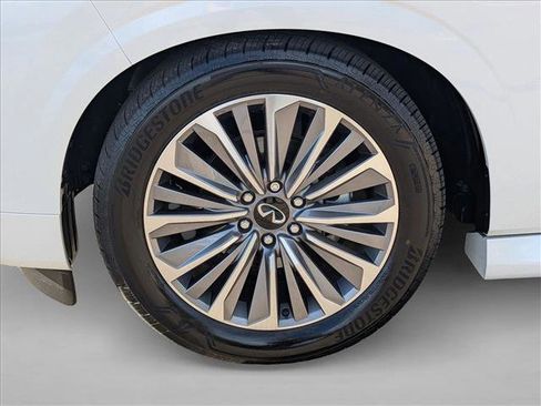 Used 2025 INFINITI QX80 Sensory image 9