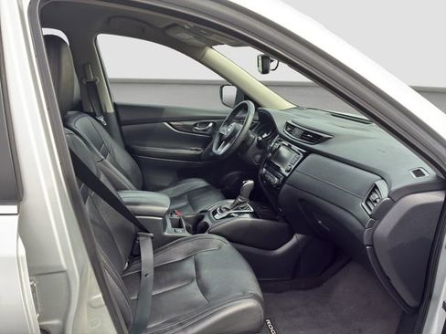 Used 2019 Nissan Rogue SL image 18