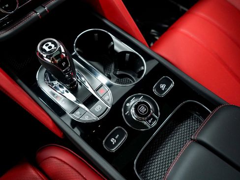 New 2025 Bentley Bentayga image 33