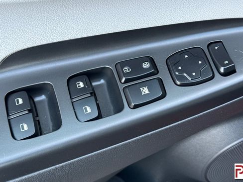 Used 2022 Hyundai Kona SEL image 12