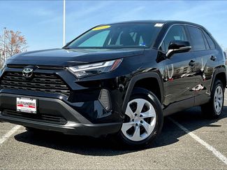 Used 2025 Toyota RAV4 LE video 1