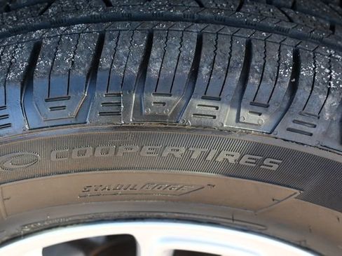 Used 2020 Jeep Grand Cherokee Laredo image 27