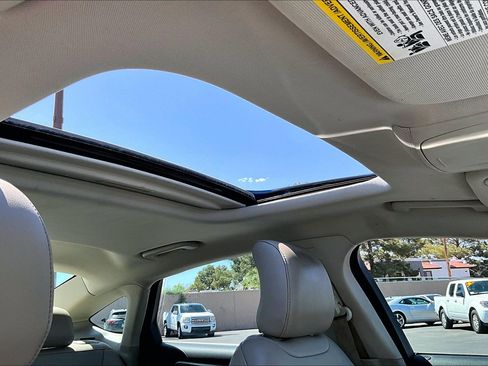Used 2017 Ford Fusion SE w/ Fusion SE Technology Package FWD image 13