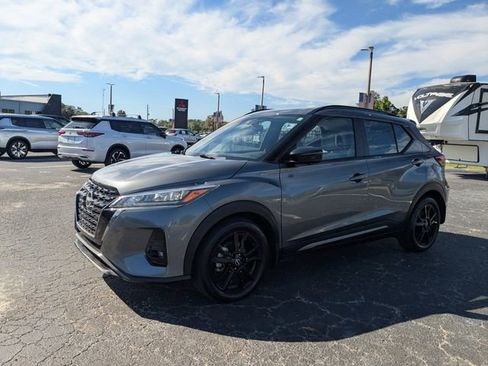Used 2022 Nissan Kicks SR w/ Premium Package image 7