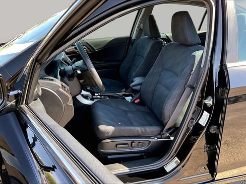 Used 2017 Honda Accord EX image 25