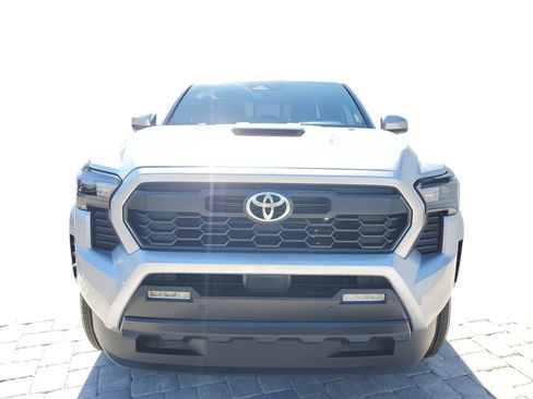 Used 2024 Toyota Tacoma TRD Sport image 2