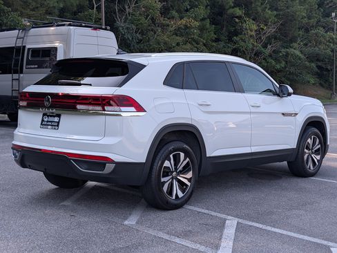 Used 2025 Volkswagen Atlas Cross Sport SE FWD image 9