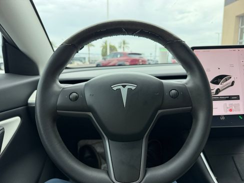 Used 2020 Tesla Model 3 Standard Range Plus RWD image 9