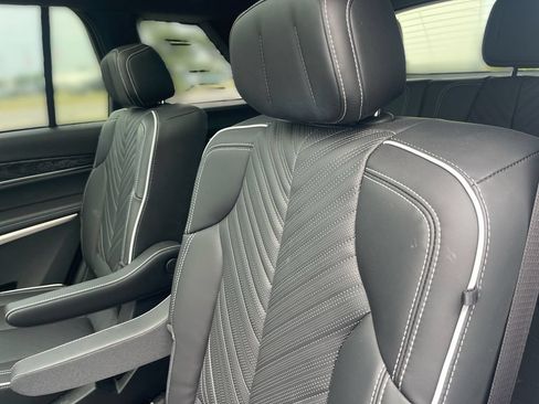 Certified 2026 Cadillac Vistiq Platinum w/ LPO, Floor Liner Package AWD/4WD image 26