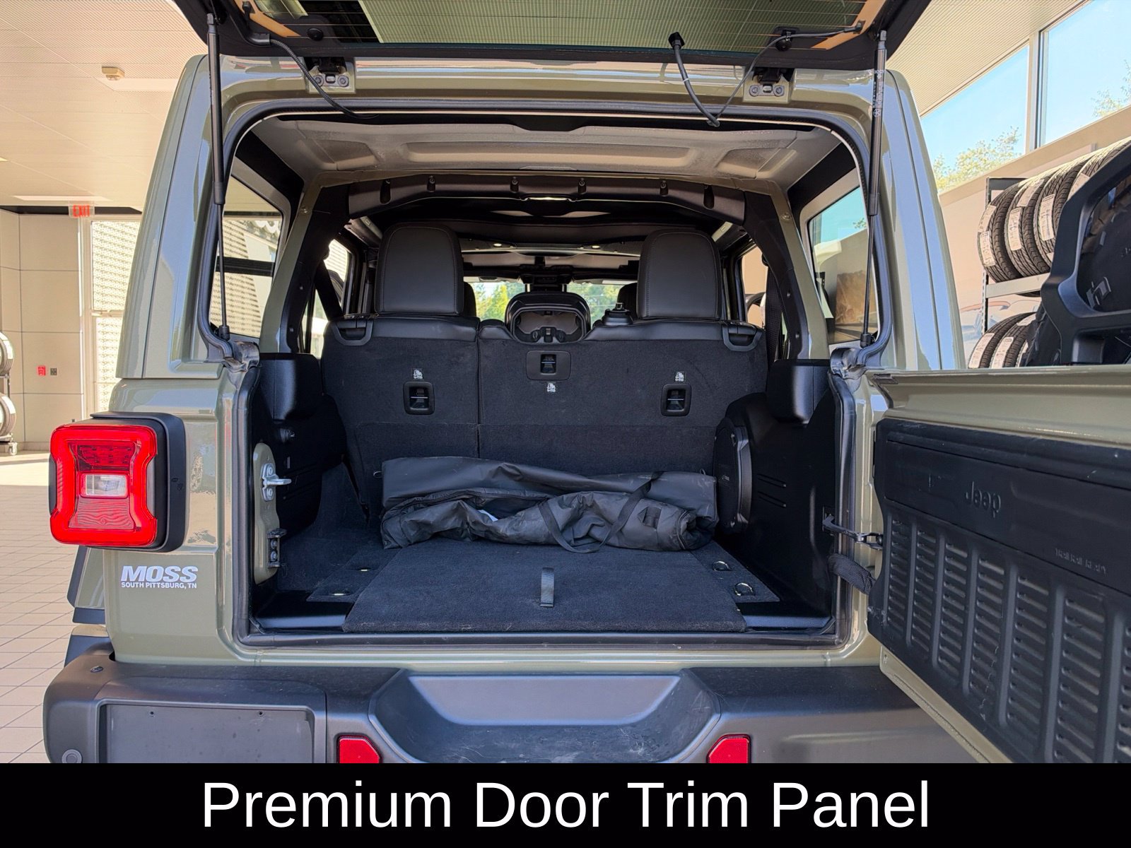 Used 2025 Jeep Wrangler Unlimited Rubicon AWD/4WD image 32