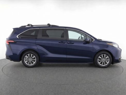 Certified 2026 Toyota Sienna LE AWD/4WD image 7