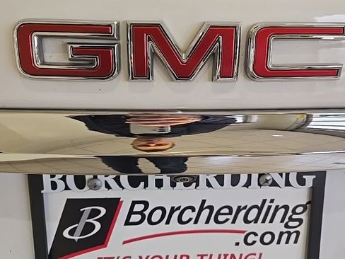 Used 2024 GMC Terrain SLT image 20