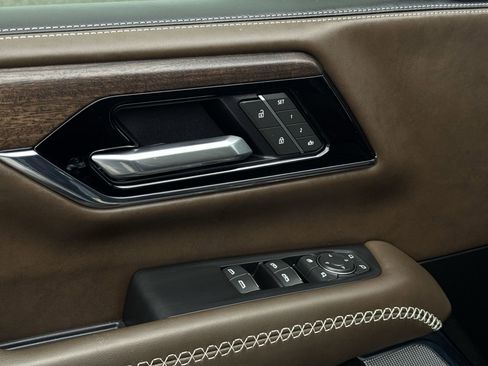 Used 2025 GMC Yukon Denali Ultimate w/ LPO, Floor Liner Package image 24