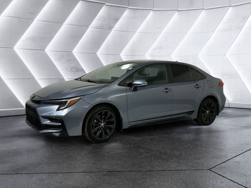 Used 2024 Toyota Corolla SE FWD image 3
