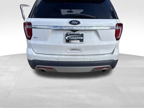 Used 2017 Ford Explorer XLT w/ Equipment Group 202A FWD image 14