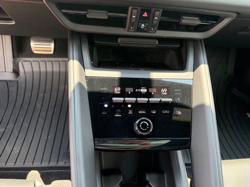 New 2025 Porsche Macan 4S Electric image 23