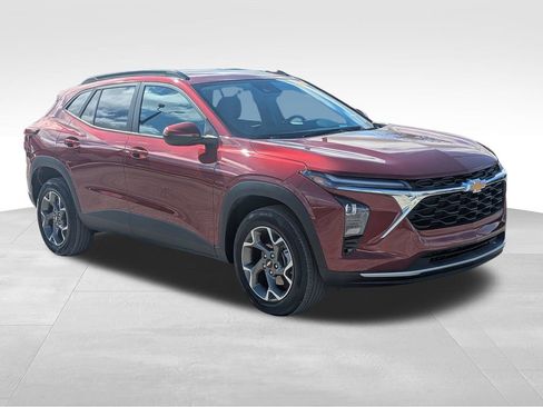 Certified 2025 Chevrolet Trax LT w/ LT Convenience Package image 2