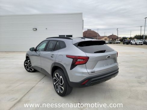 Used 2025 Chevrolet Trax RS image 5