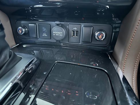 Used 2020 Nissan Armada Platinum image 23