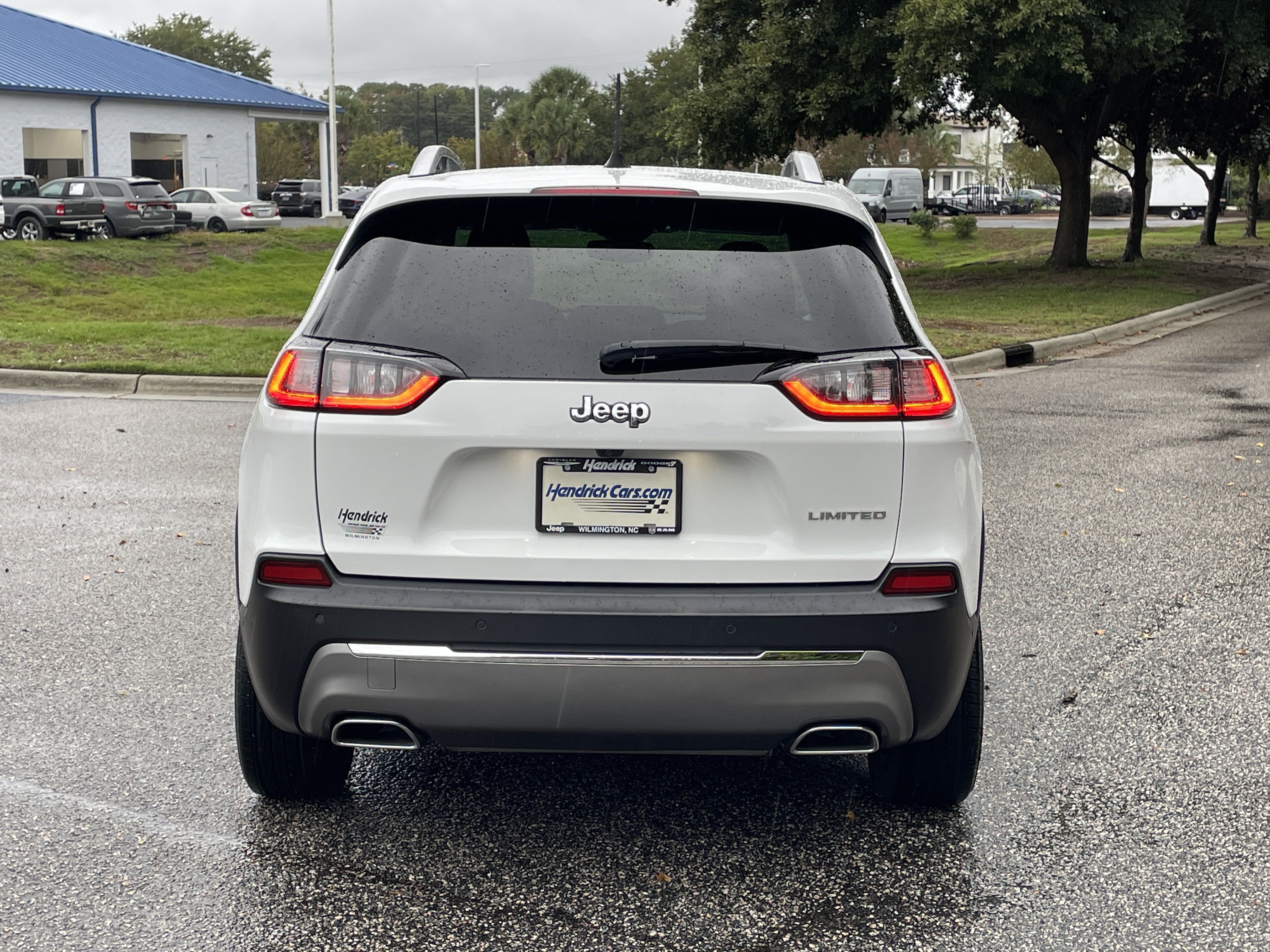 Used 2021 Jeep Cherokee Limited w/ Elite Package FWD image 8