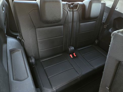 Used 2018 Volkswagen Tiguan SE w/ Front Fog Lights Package image 12